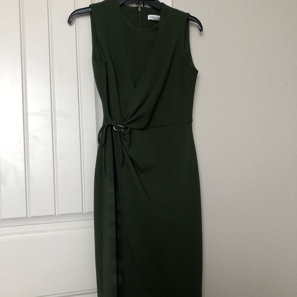 Elegant Green Sleeveless Dress